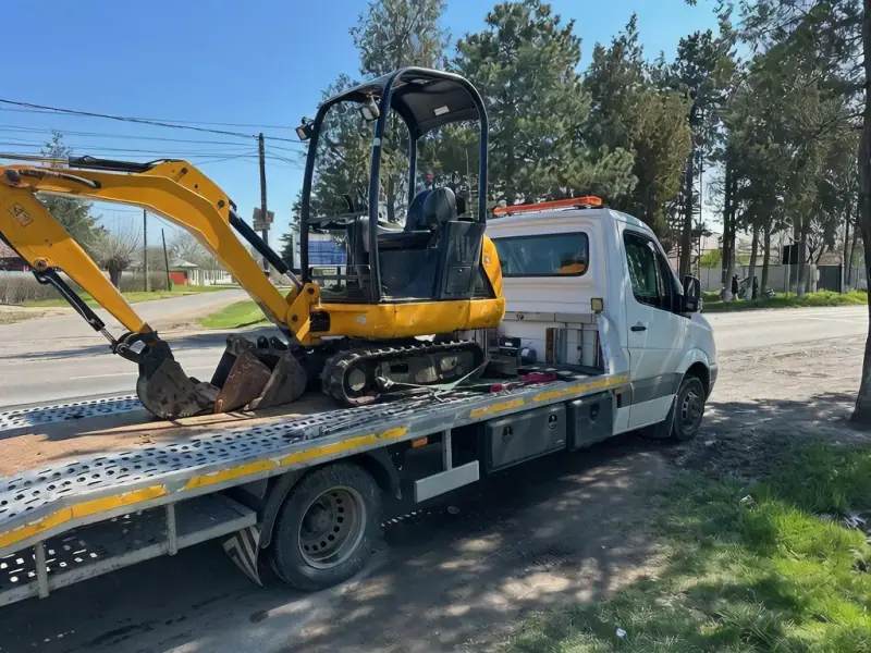 Utilaj ușor pe platformă de tractări auto profesională